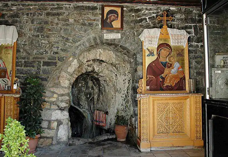 Intrarea în Peșterea Sfântului Miron, Episcopul Cretei, făcătorul de minuni 8 august