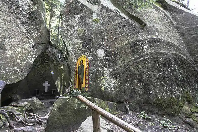 Peștera Sfintei Cuvioase Teodora de la Sihla 7 august