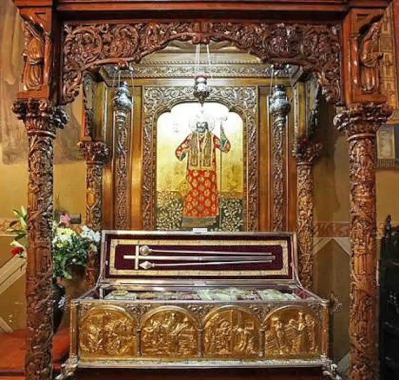 Moaștele Sfântului Ierarh Calinic de la Cernica, Episcopul Râmnicului 11 aprilie