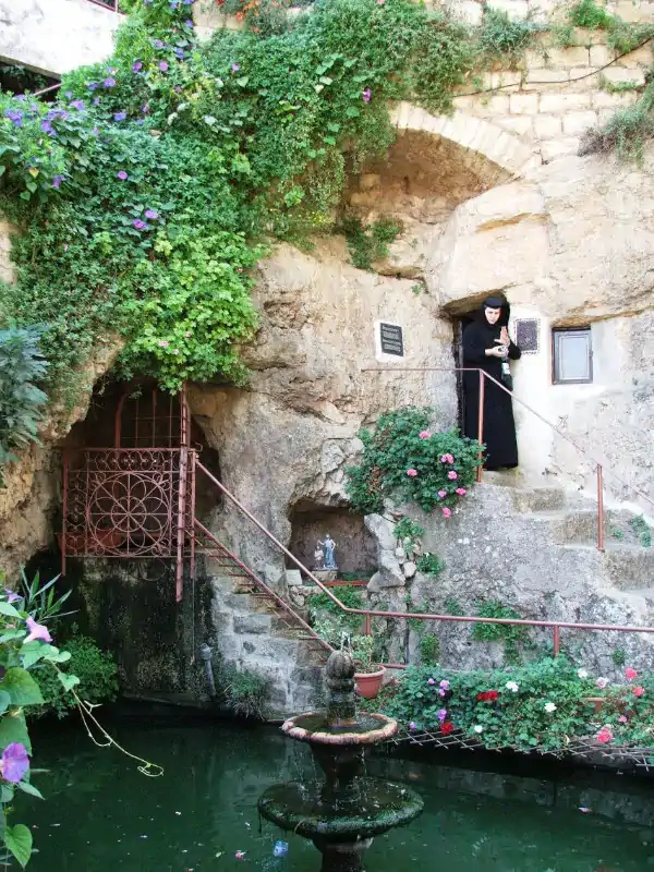 Izvorul și peștera în care a locuit Sfântul Ioan Botezătorul