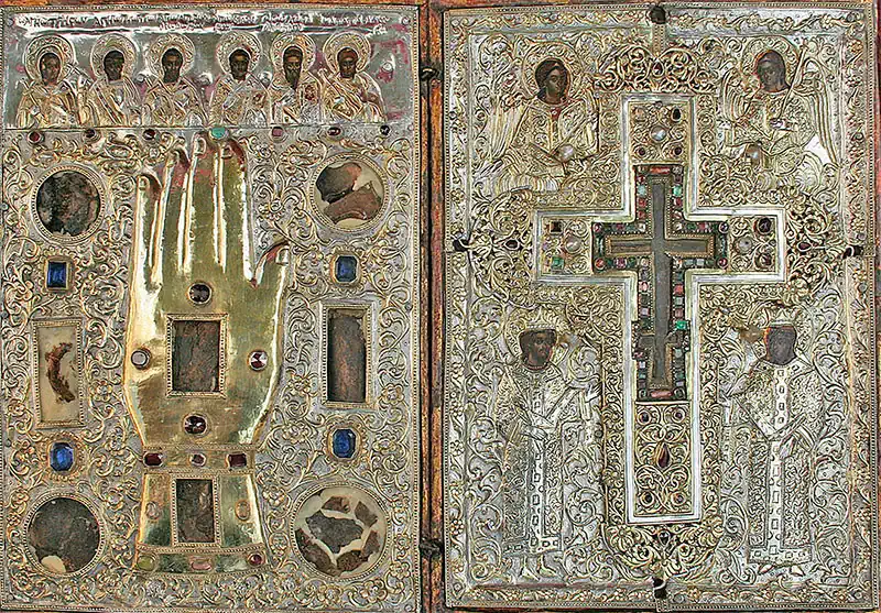 Cutia cu Sfinte Moaște ale Bisericii - Sfântul Vasile cel Mare – Victoriei - pravila.ro